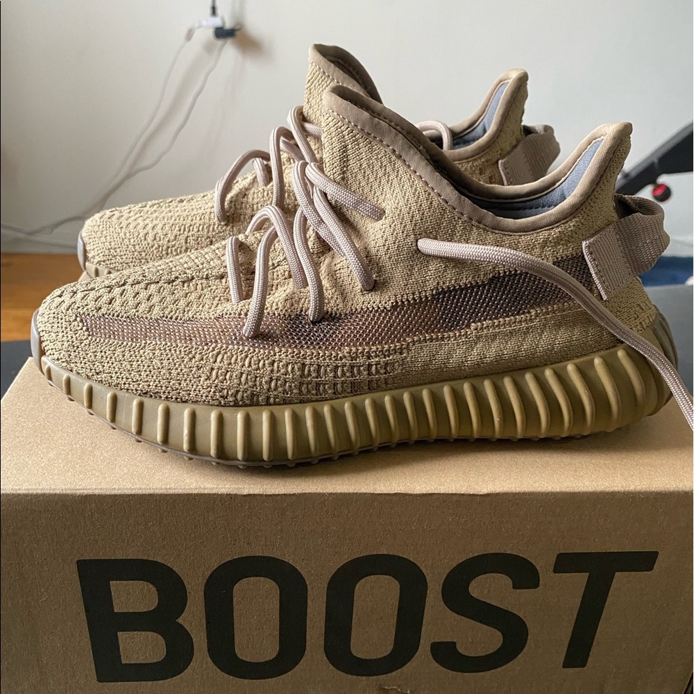 Yeezy sneakers size 4.5. Worn 2x. Great condition.